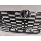 Решетка радиатора с эмблемой