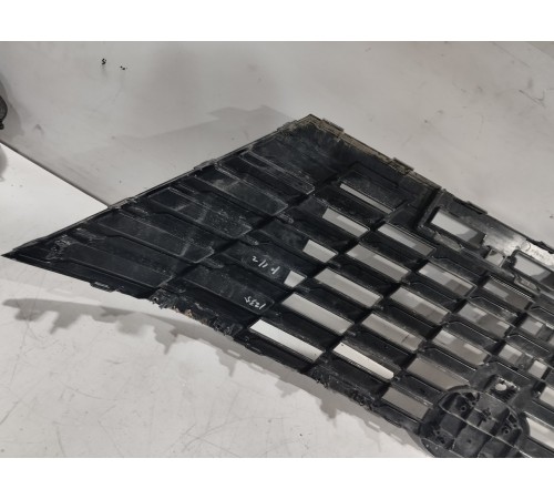 Решетка радиатора с эмблемой