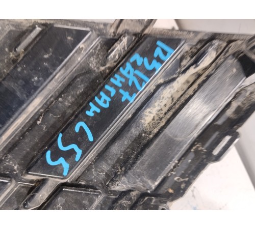 Решетка радиатора с эмблемой