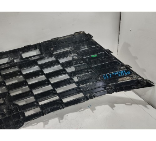 Решетка радиатора с эмблемой