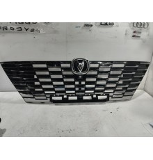 Решетка радиатора с эмблемой