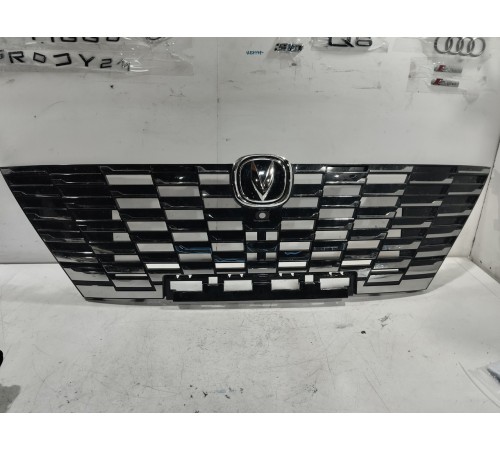 Решетка радиатора с эмблемой