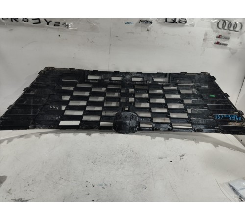 Решетка радиатора с эмблемой