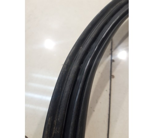 Уплотнитель крышки багажника