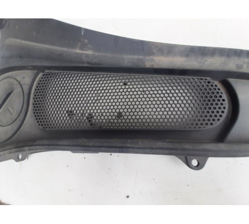 Решетка стеклоочистителя (жабо)