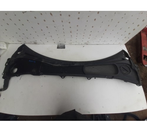 Решетка стеклоочистителя (жабо)