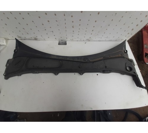 Решетка стеклоочистителя (жабо)