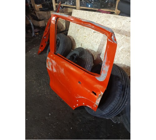 Дверь задняя левая