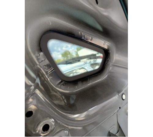 Глухое стекло (форточка) задняя правая