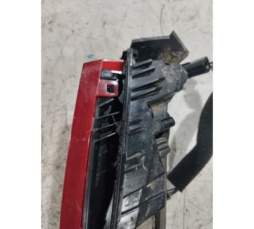 Фонарь крышки багажника левый внутренний