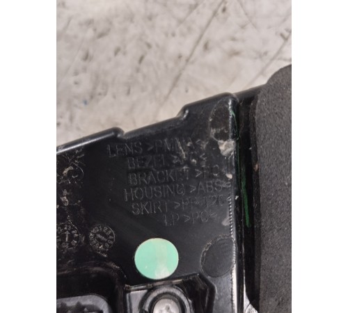 Фонарь крышки багажника левый внутренний