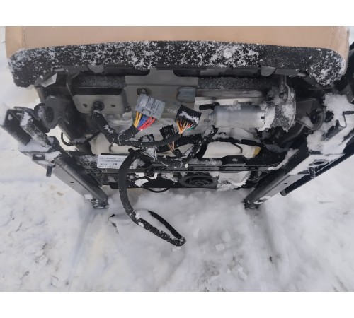 Сиденье (переднее левое)