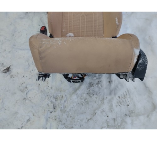 Сиденье (переднее левое)