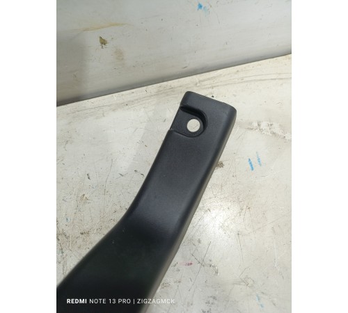 Накладка петли багажника правая