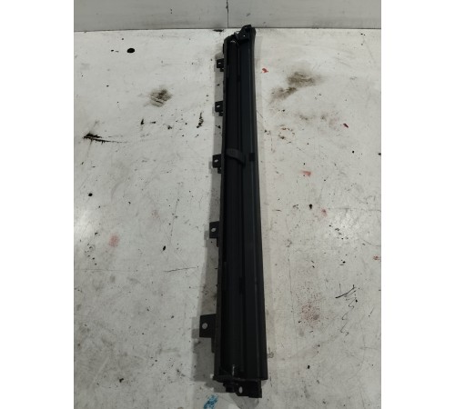 Шторка двери выдвижная солнцезащитная (задняя левая)