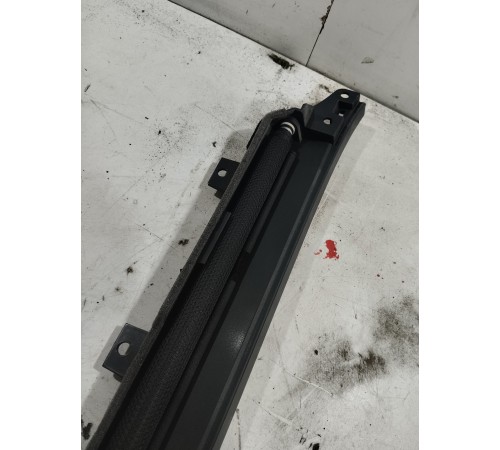 Шторка двери выдвижная солнцезащитная (задняя левая)