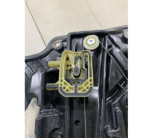 Стеклоподъемник (задний левый)