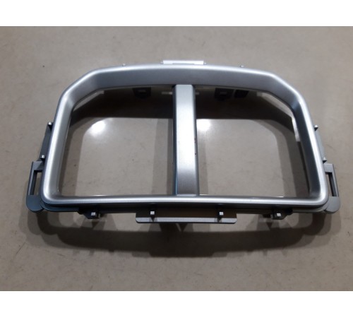 Декоративная накладка воздуховода задней части центральной консоли