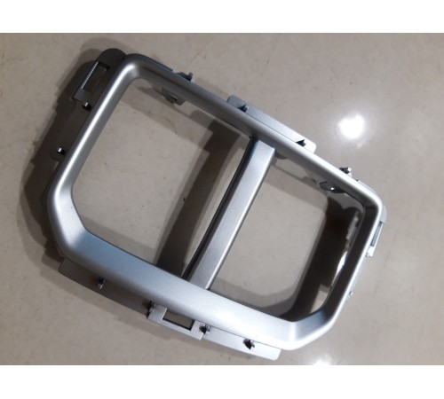 Декоративная накладка воздуховода задней части центральной консоли