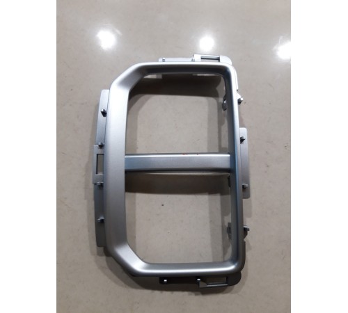 Декоративная накладка воздуховода задней части центральной консоли