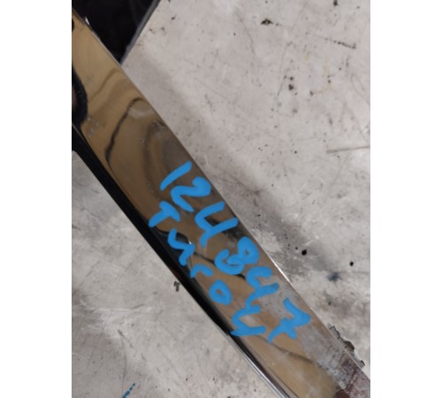 Накладка молдинг переднего бампера под эмблему