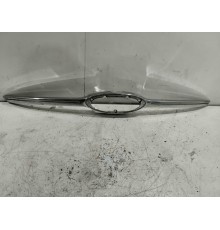 Накладка молдинг переднего бампера под эмблему