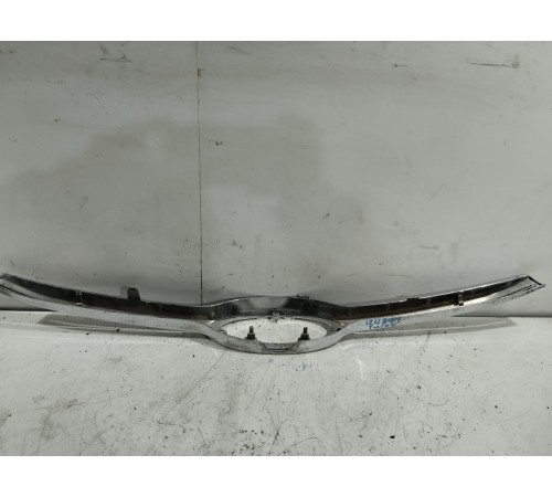 Накладка молдинг переднего бампера под эмблему