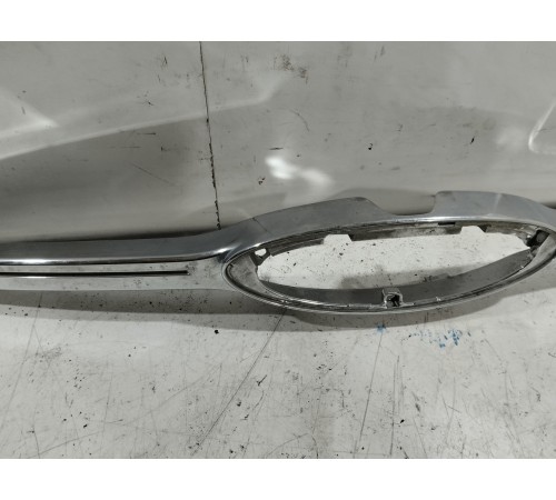 Накладка молдинг переднего бампера под эмблему