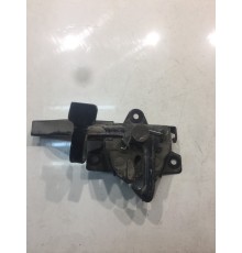 Замок капота