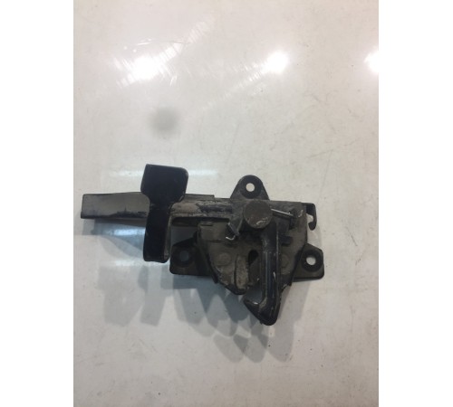 Замок капота