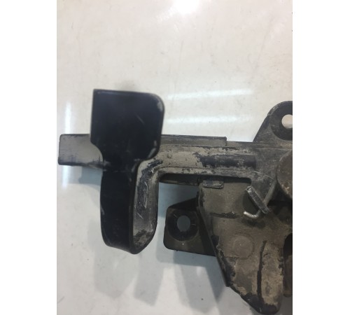 Замок капота