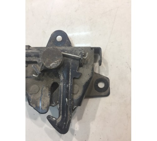 Замок капота