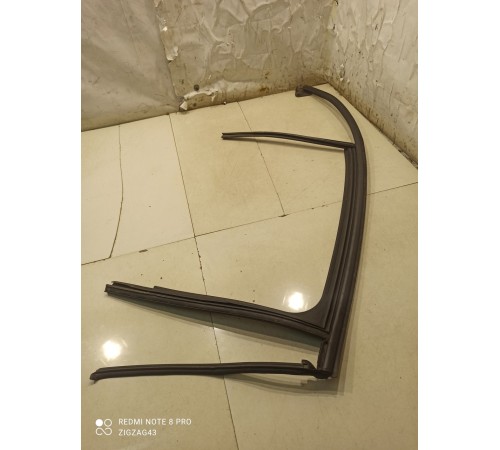 Уплотнитель стекла внутренний верхний(задний правый)