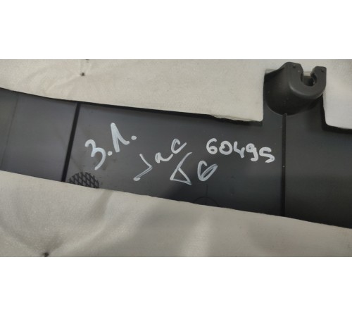 Задняя левая обшивка задней стойки