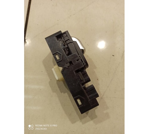 Кнопка стеклоподъемника(задняя правая)