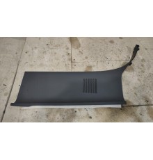 Задняя левая обшивка задней стойки