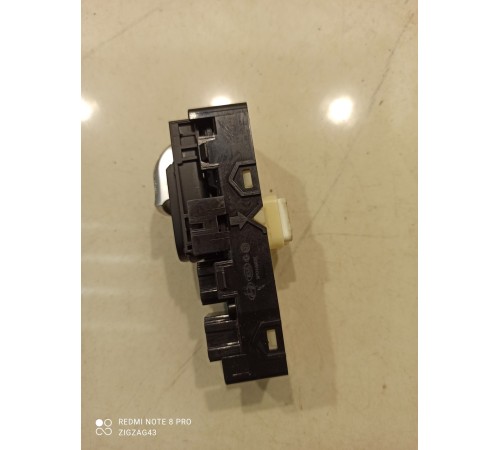 Кнопка стеклоподъемника(задняя правая)