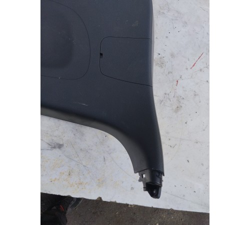 Обшивка крышки багажника