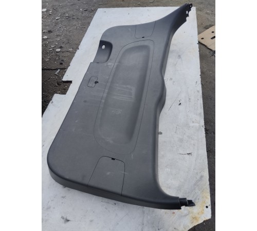 Обшивка крышки багажника