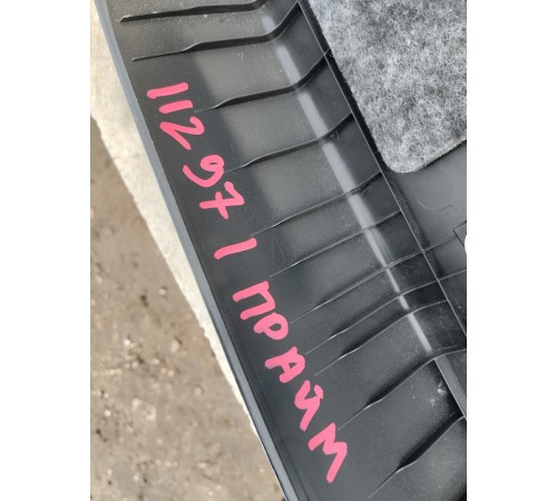 Обшивка крышки багажника