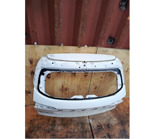 Крышка багажника (пятая дверь)