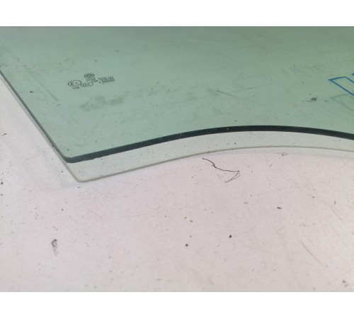 Стекло переднее правое