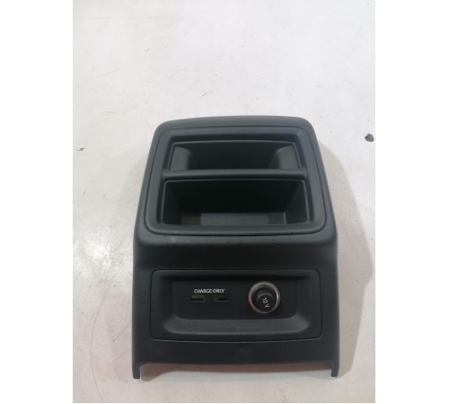 Накладка центральной консоли задняя