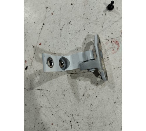 Петля двери(передняя правая верхняя)