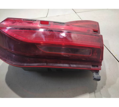 Фонарь крышки багажника правый