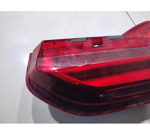 Фонарь крышки багажника правый