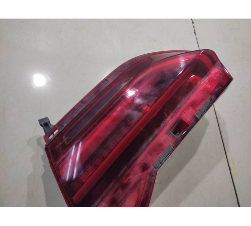 Фонарь крышки багажника правый