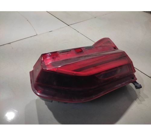 Фонарь крышки багажника правый