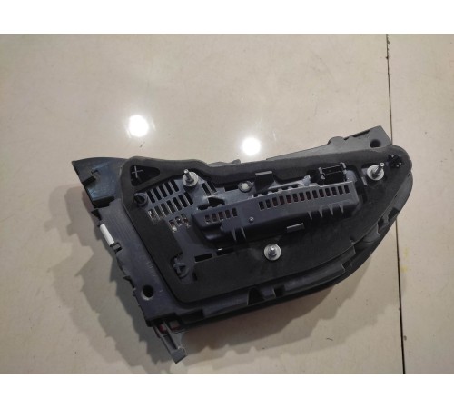 Фонарь крышки багажника правый