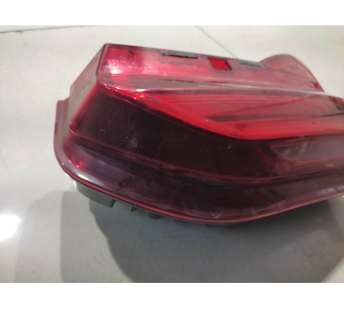 Фонарь крышки багажника правый